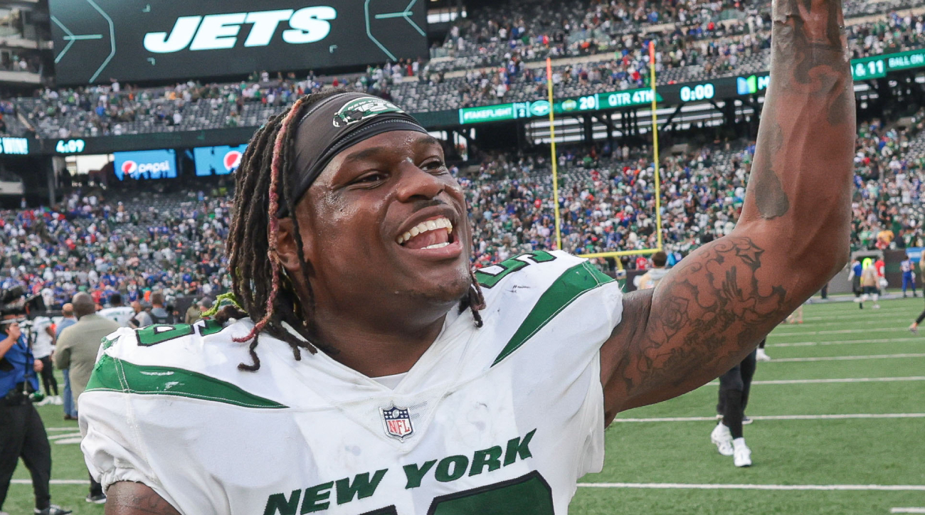 Jets players in Christmas spirit with pregame outfits ahead of