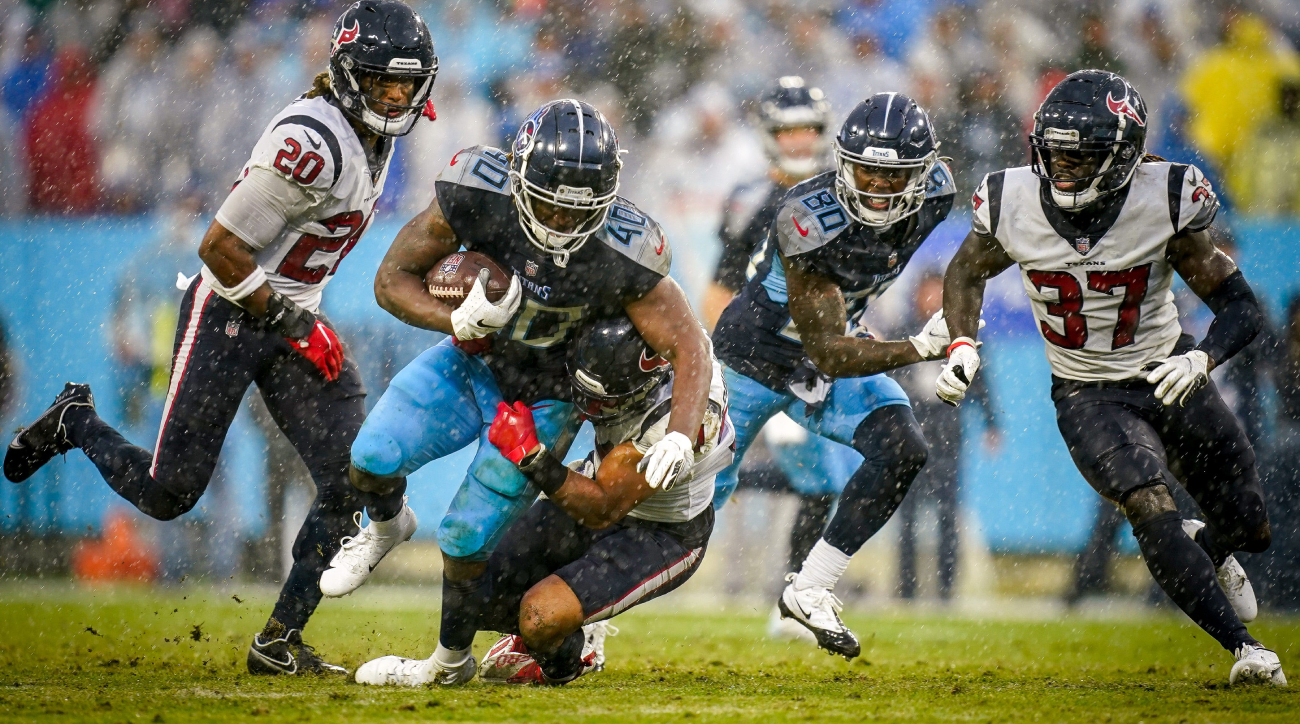 Texans-Titans game delayed by one hour due to power outages - ESPN