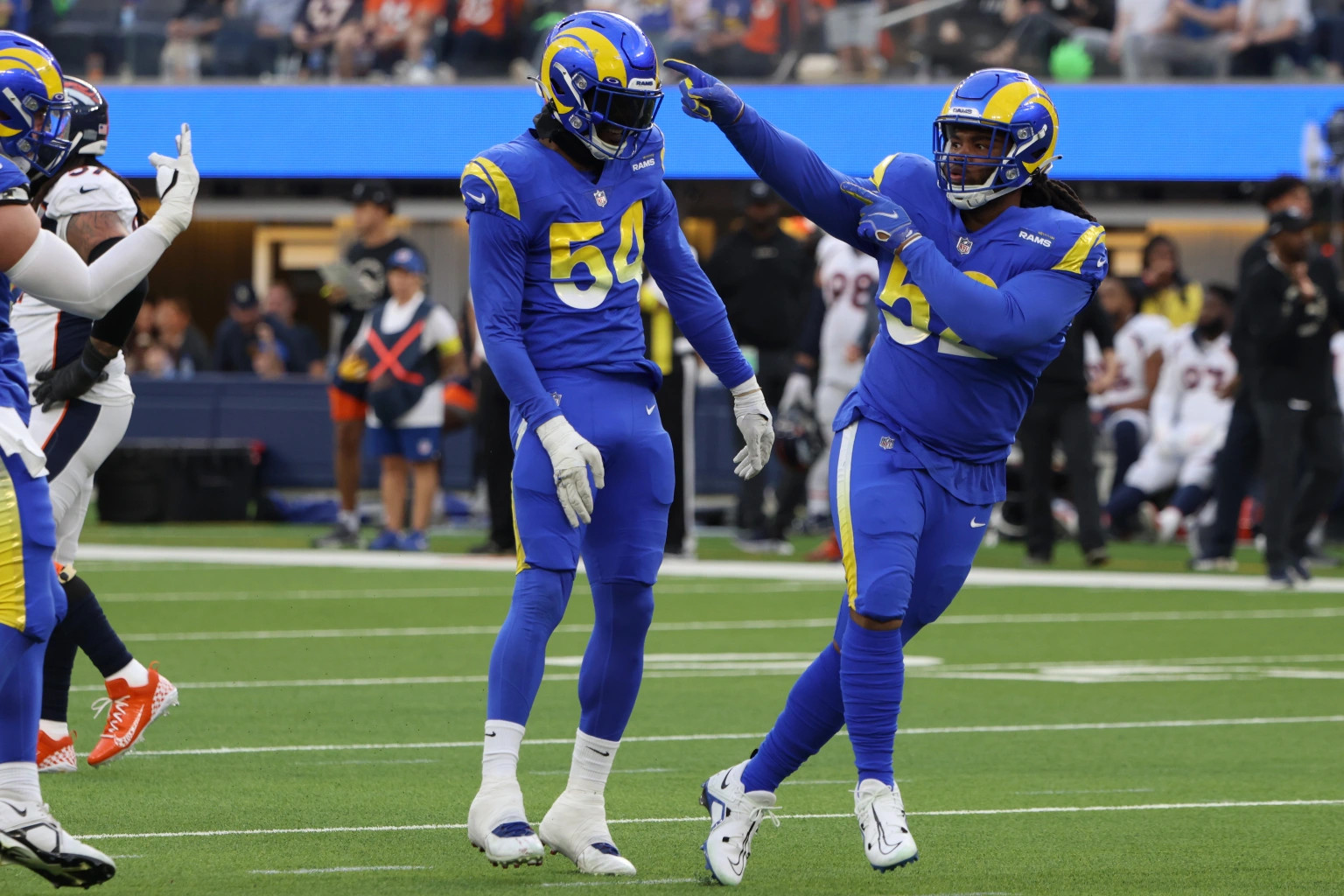 Murchison Has Two Sacks As LA Rams Trounce Denver Broncos 51-14 -  BladenOnline