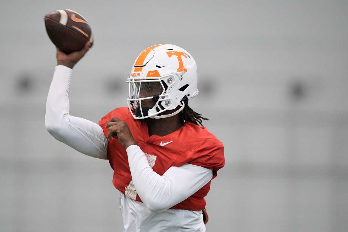 Vols' QB says 'Tennessee is still going to be Tennessee' in Orange Bowl -  Sports Illustrated Clemson Tigers News, Analysis and More