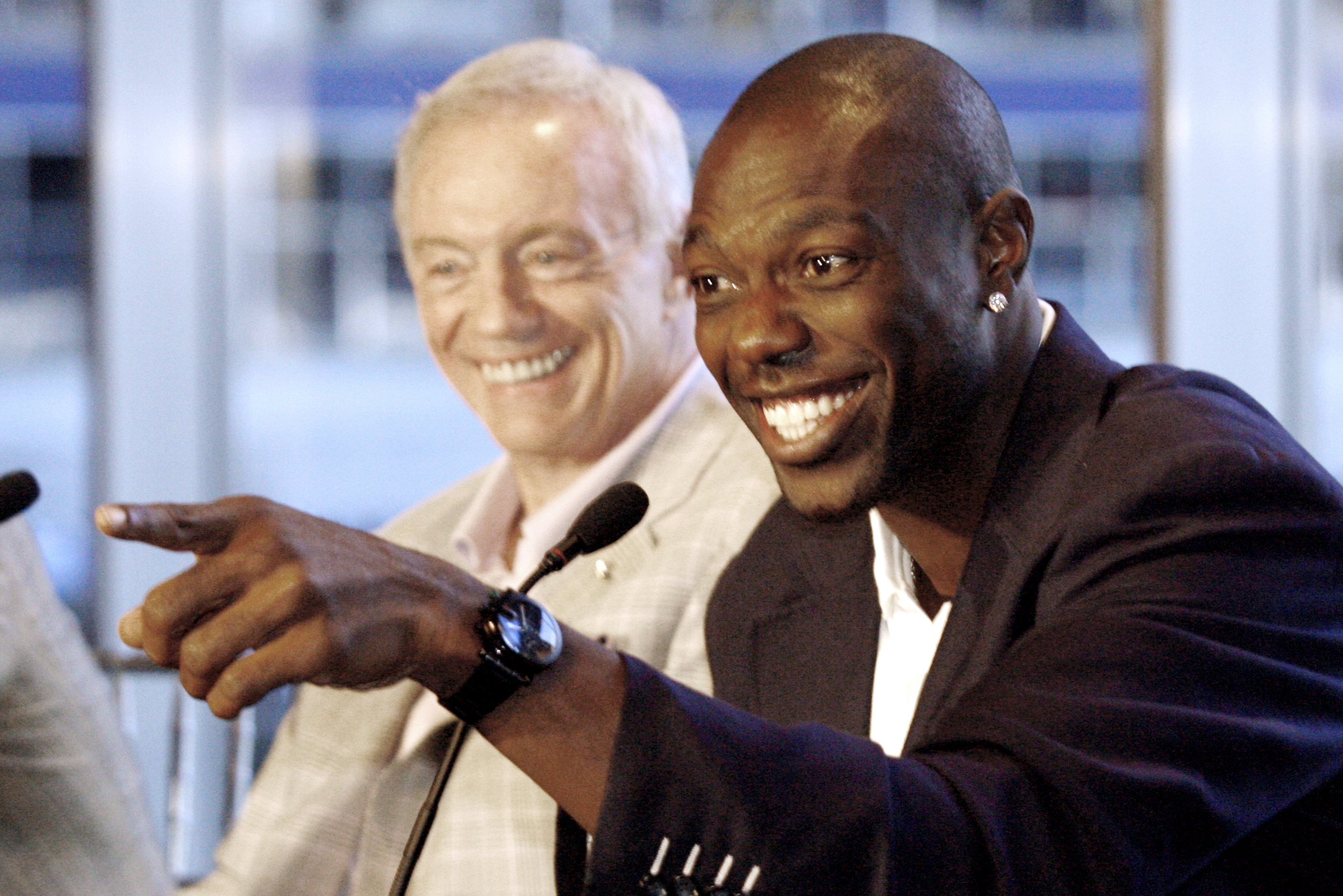 Kleiman] Possible Reunion: 49-year old free agent WR Terrell Owens has been  in contact with the Cowboys about rejoining the team and NFL. “We've been  in constant communication with Jerry Jones' office