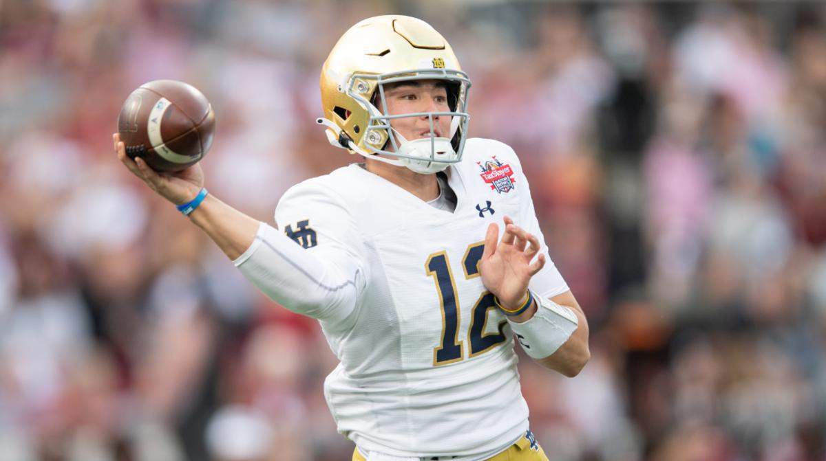 Notre Dame Extends Pot Of Gold Offer To Star 2025 Quarterback Cutter