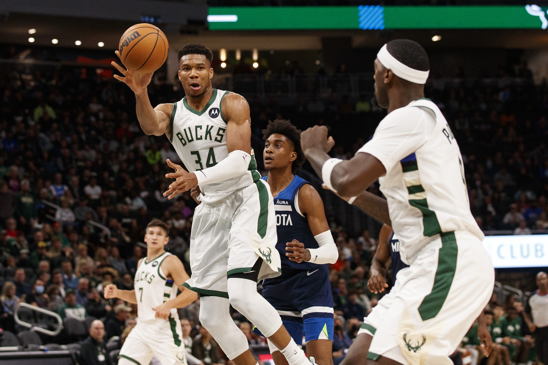 Миннесота тимбервулвз милуоки бакс 24 февраля. Bucks vs Timberwolves NBA. Bucks at Timberwolves NBA. Bucks vs Timberwolves превью.