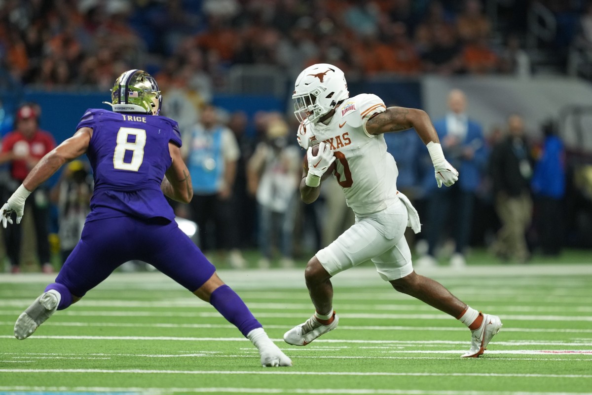 UW edge rusher Bralen Trice chases down Texas tight end Ja'Tavion Sanders.