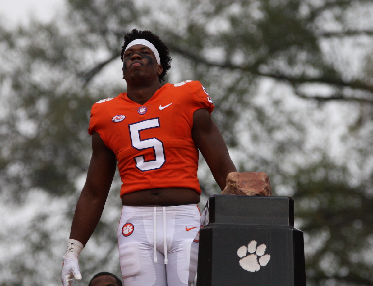 Clemson DE KJ Henry Announces he is entering the NFL Draft Sports