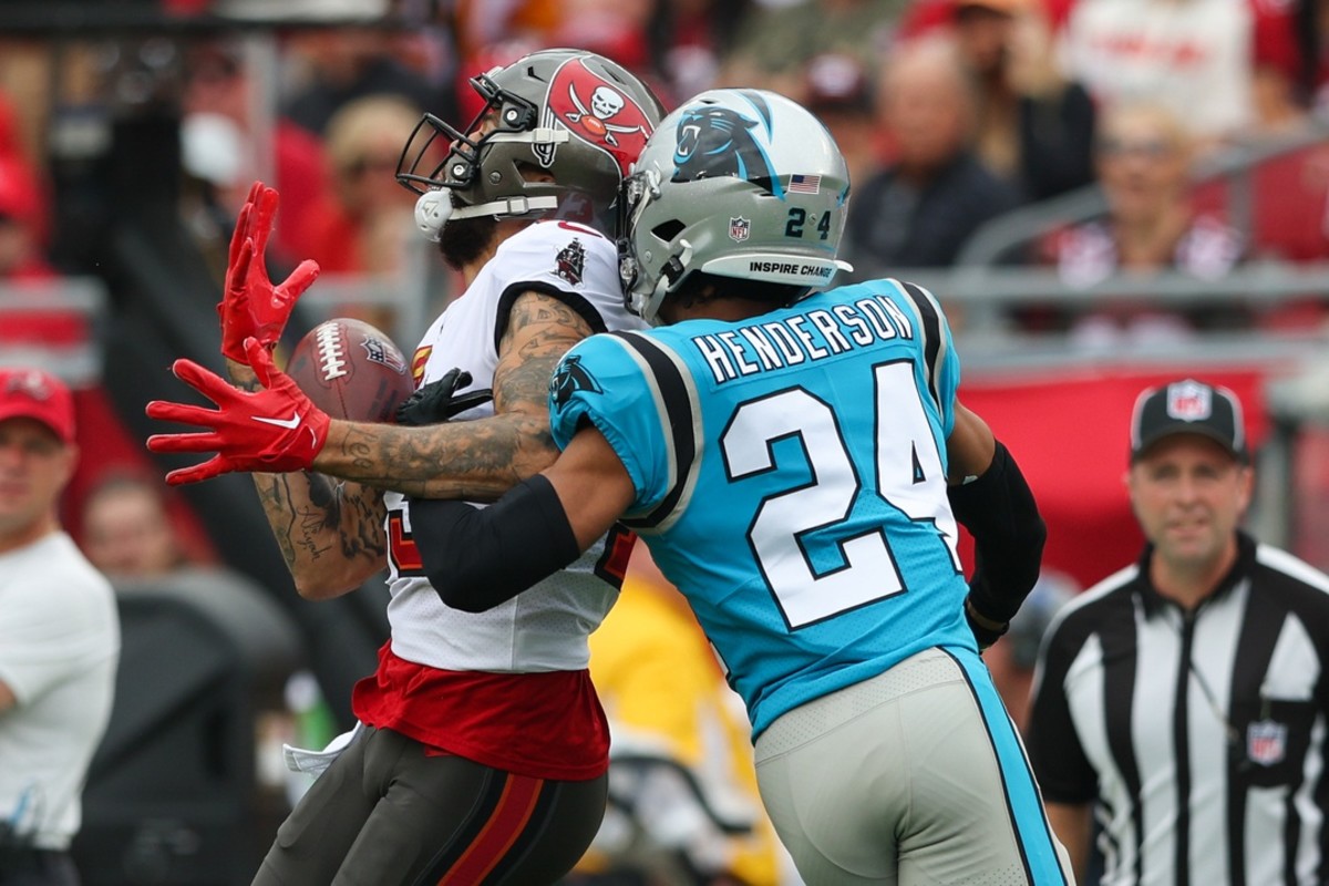 Tom Brady, Mike Evans torch Panthers, secure NFC South with