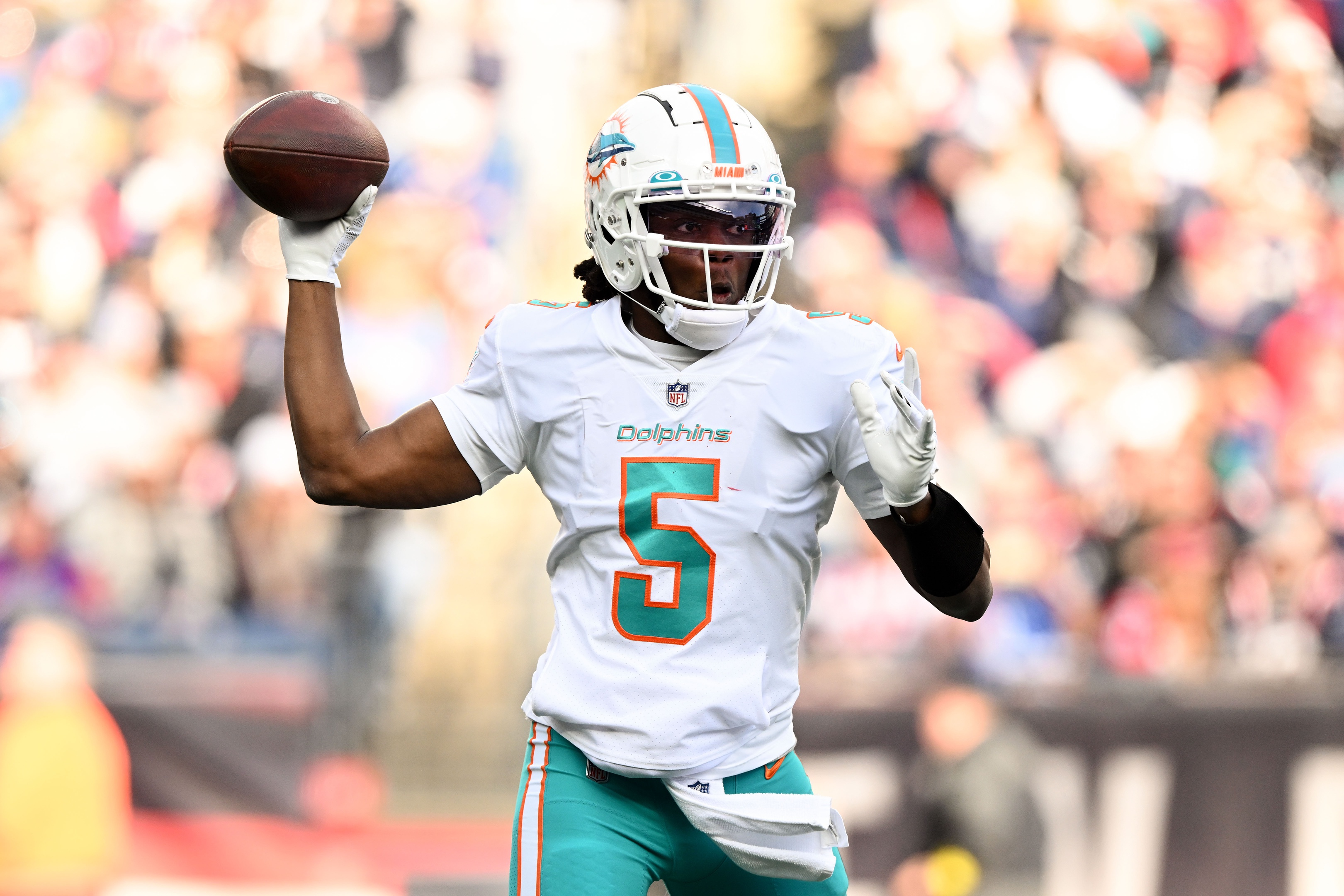 Teddy Bridgewater, Miami Dolphins quarterback, draws up a play for his old  high school team - Sports Illustrated High School News, Analysis and More