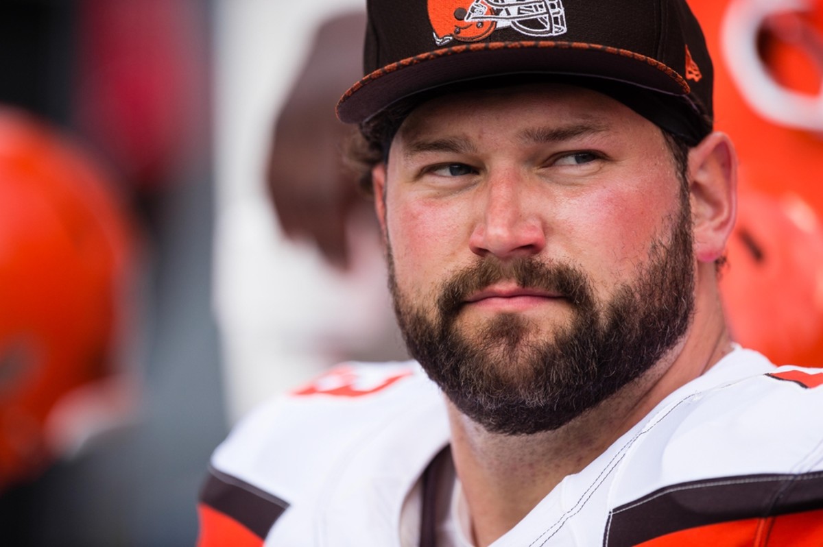 Former Browns LT Joe Thomas a Finalist for Pro Football Hall of Fame ...