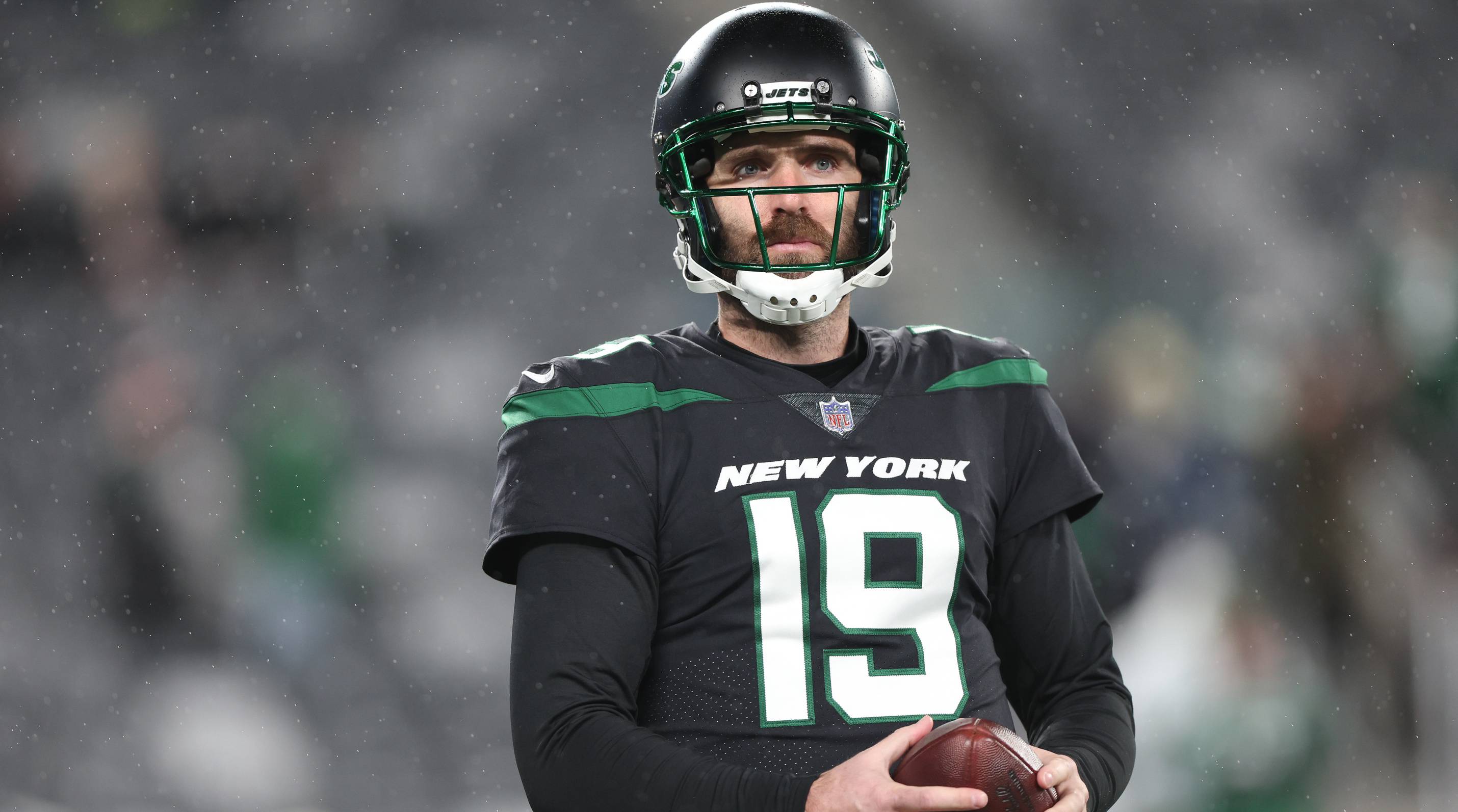 Jets back says Mike White chants are 'bulls--t,' defends Joe Flacco