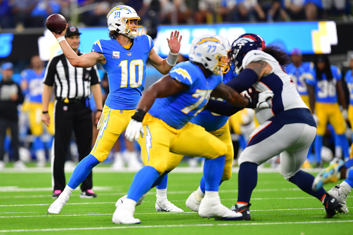 Live In-Game Updates: Los Angeles Chargers at Denver Broncos Week 18 -  Sports Illustrated Los Angeles Chargers News, Analysis and More