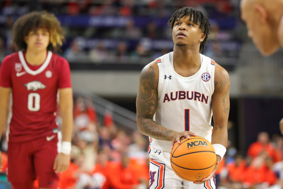 GALLERY: No. 22 Auburn picks up much needed win over No. 13 Arkansas ...