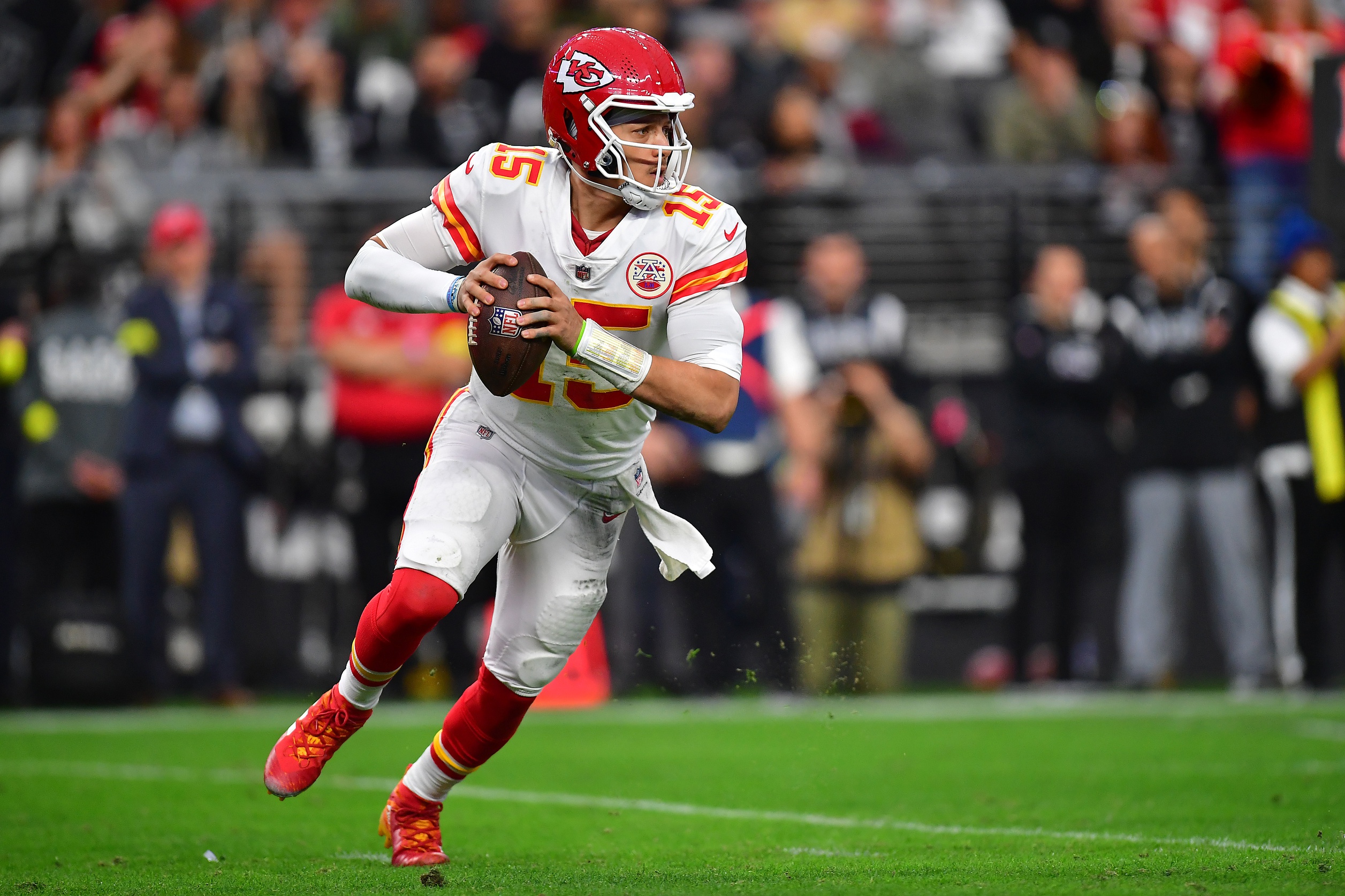 Maxx Crosby, Oakland Raiders' Defense Hope To Slow Down Kansas City Chiefs'  Speedy Passing Game - Sports Illustrated Kansas City Chiefs News, Analysis  and More