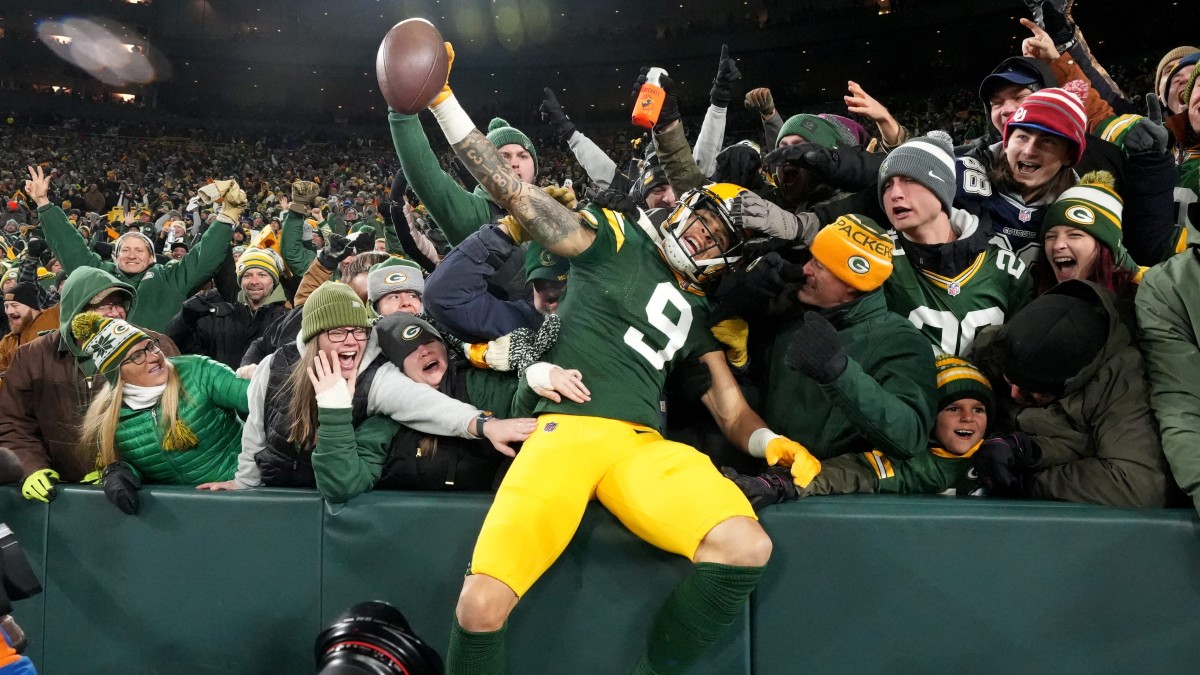 Packers fans turn out for playoff game at Lambeau