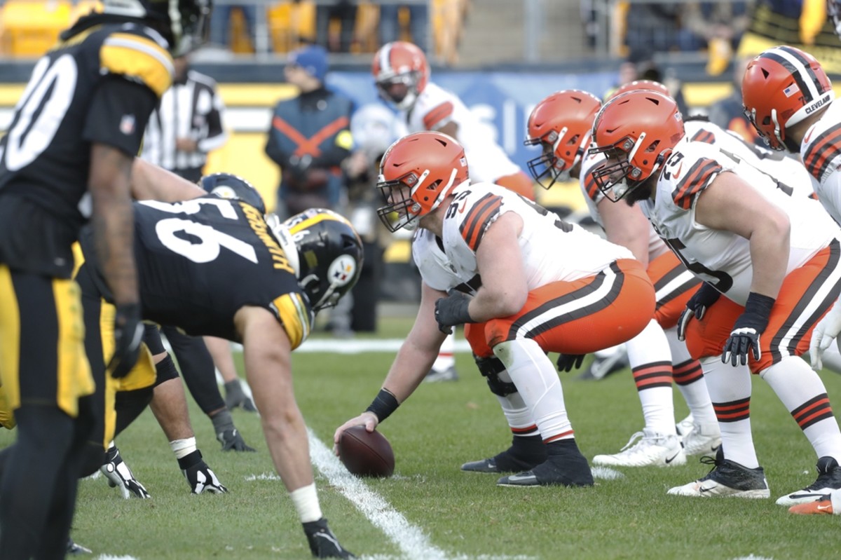 Browns fall to Steelers 28-14, finish season 7-10