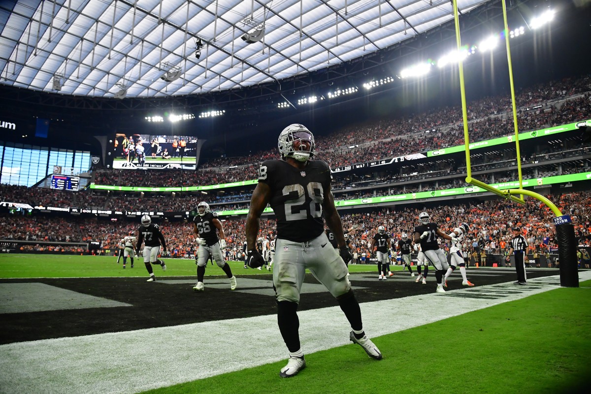 NFL rushing champ Josh Jacobs to Raiders fans: 'I'm back' 