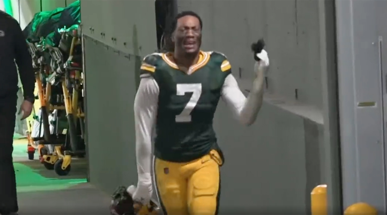 Packers' Quay Walker ejected for pushing Lions trainer, Twitter reacts