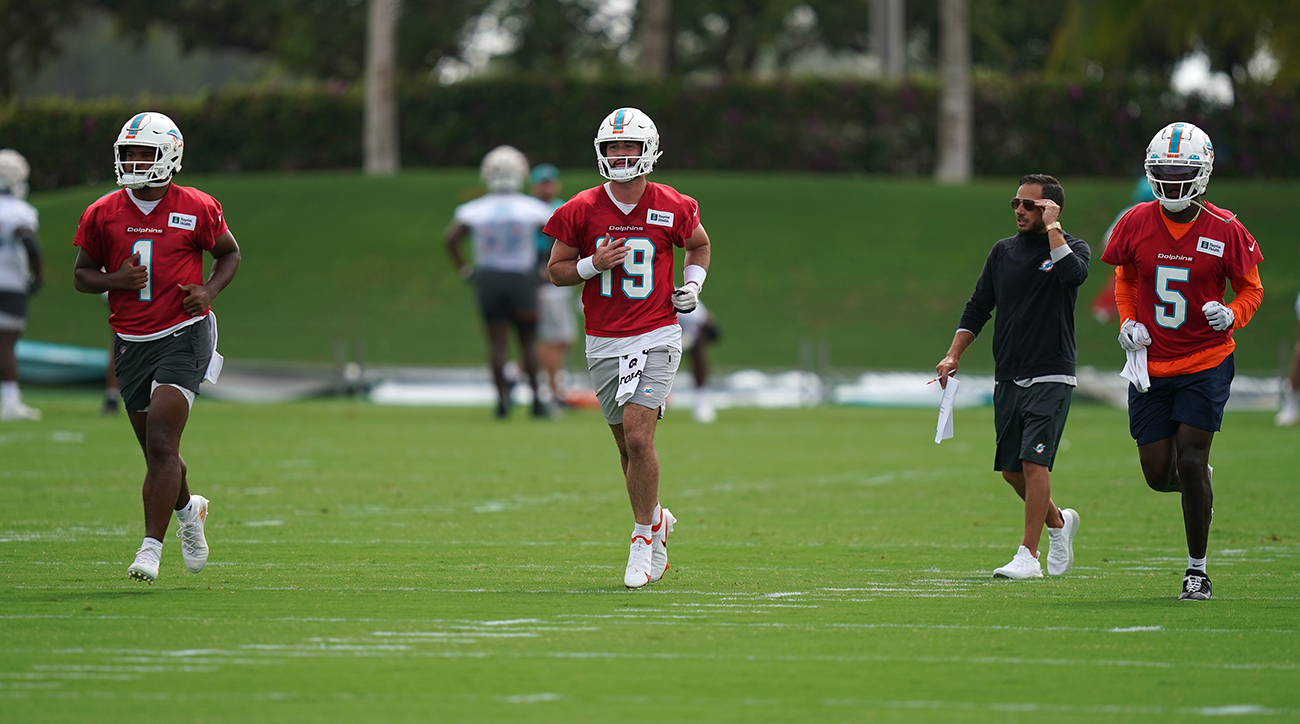 Dolphins head coach Mike McDaniel preparing for Skylar Thompson, Teddy  Bridgewater to start against Jets