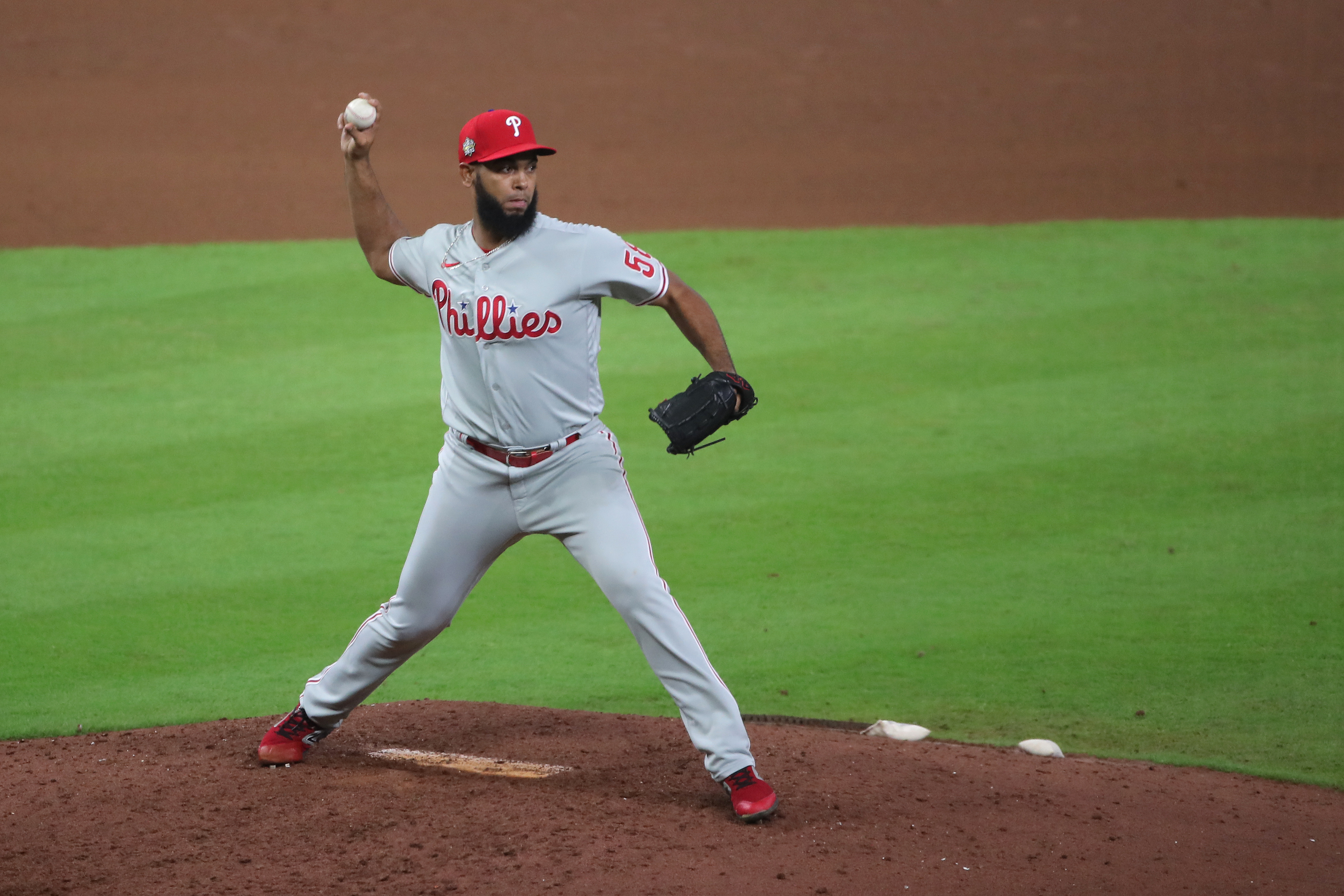 Spectator tumbles over railing into bullpen in Philly