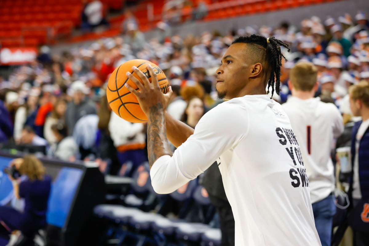 Allen Flanigan pregame before Auburn vs Mississippi State.