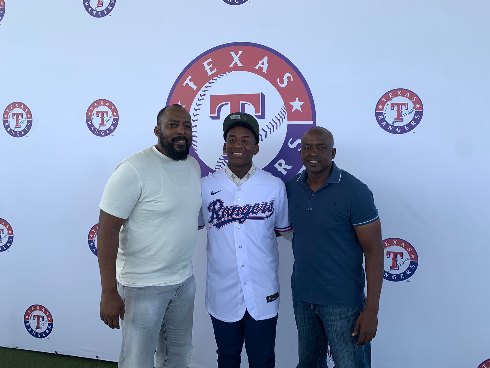 Rangers Sign Pablo Guerrero, Son of Hall of Famer Vladimir Guerrero, per  Report - Sports Illustrated