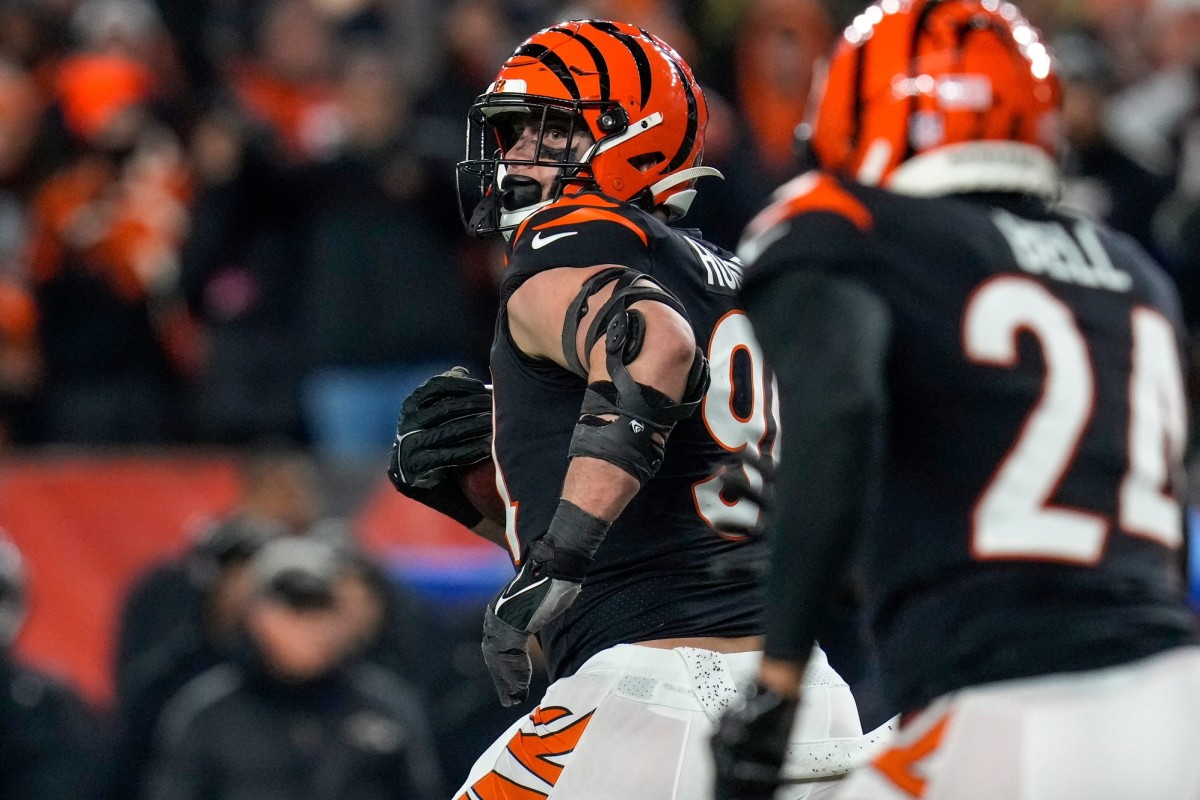 Stunning fumble return TD for Bengals beats Ravens, keeps Cincinnati's  postseason alive