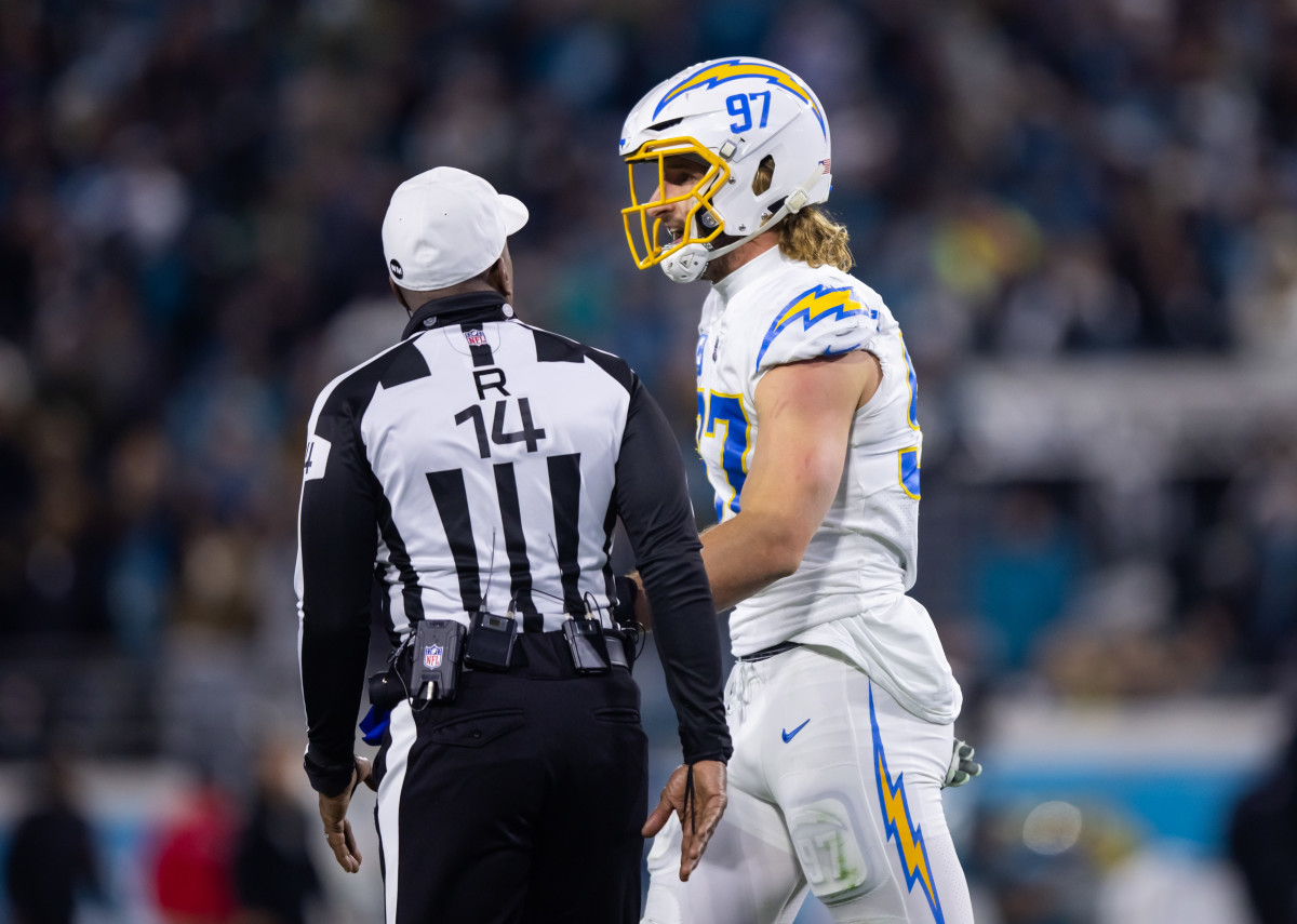 Chargers-Jaguars: Who is the referee, officiating crew for Wild