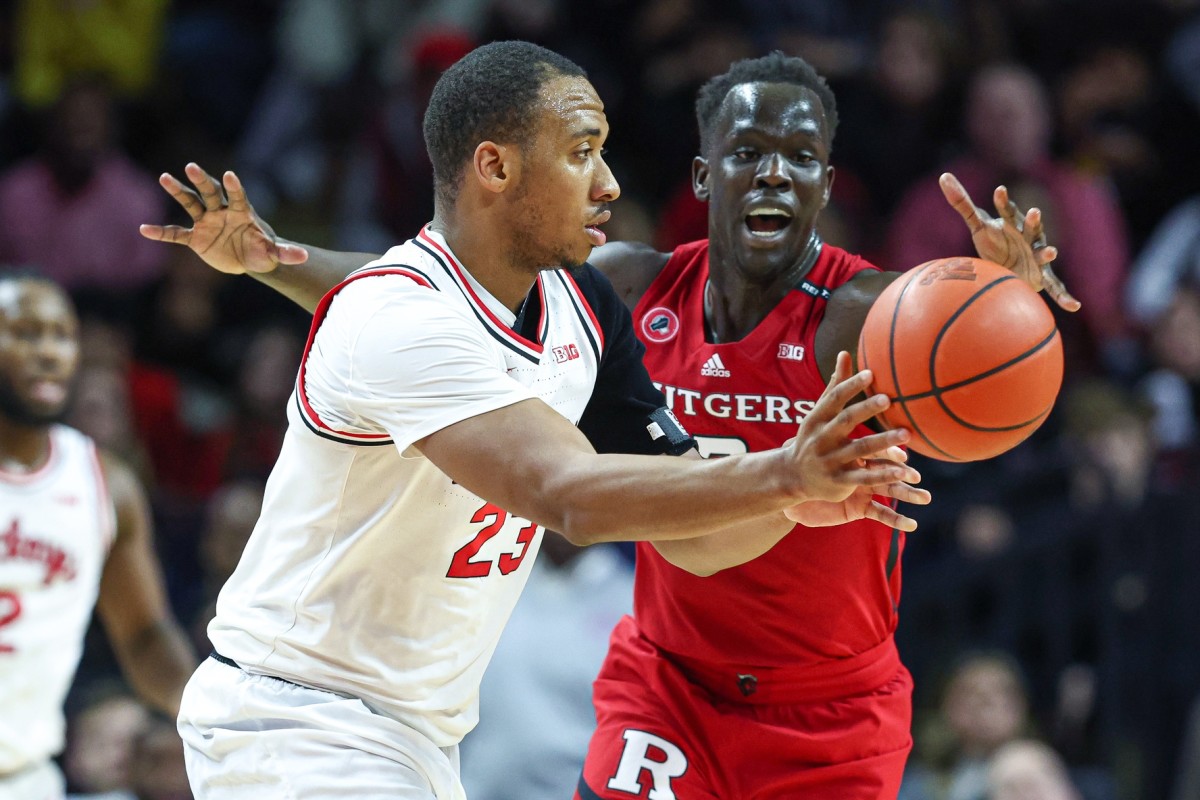 Ohio State's Zed Key reaches for the ball on Sunday at Rutgers (USA TODAY Sports)