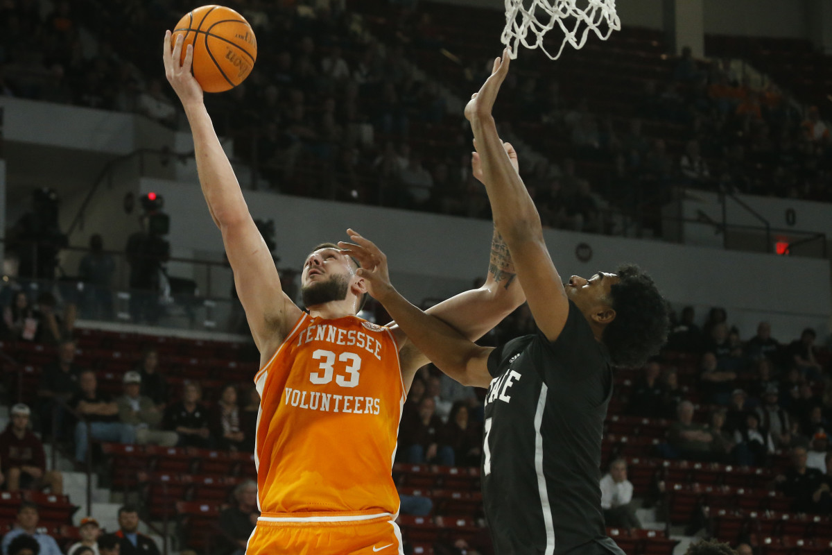 FINAL: Tennessee Escapes Mississippi State, Rebounds After Tough First Half