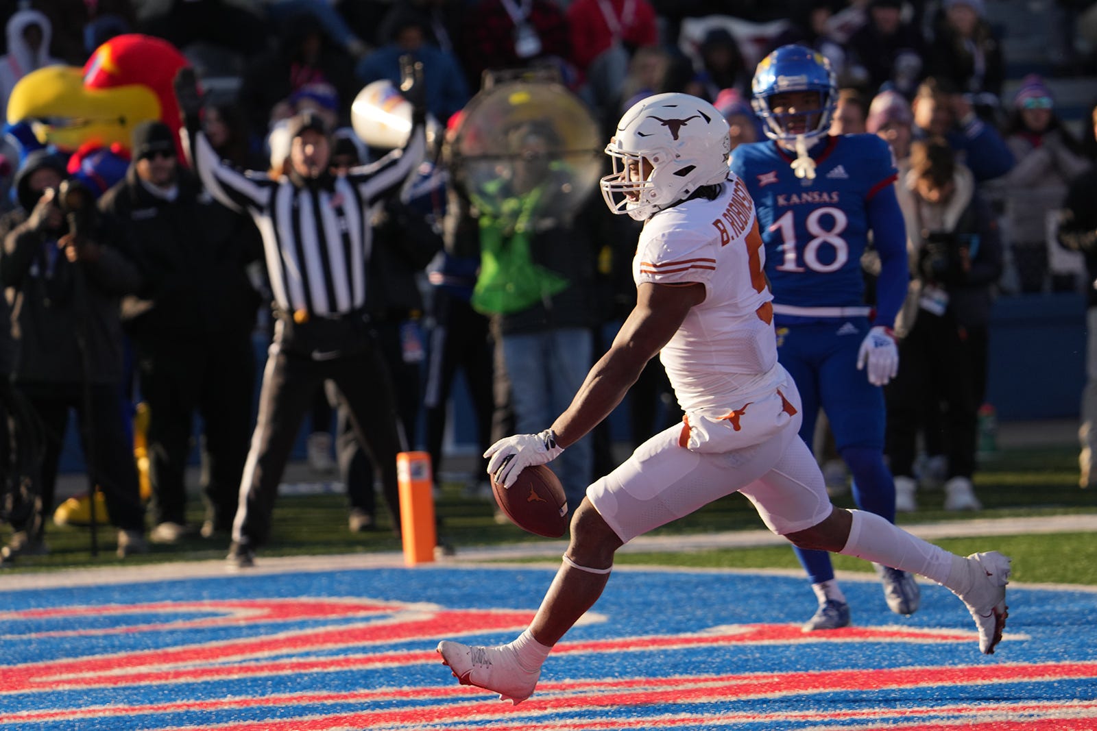 Texas Longhorns RB Bijan Robinson to Buffalo Bills? Why Draft Pick Makes  Sense - Sports Illustrated Texas Longhorns News, Analysis and More