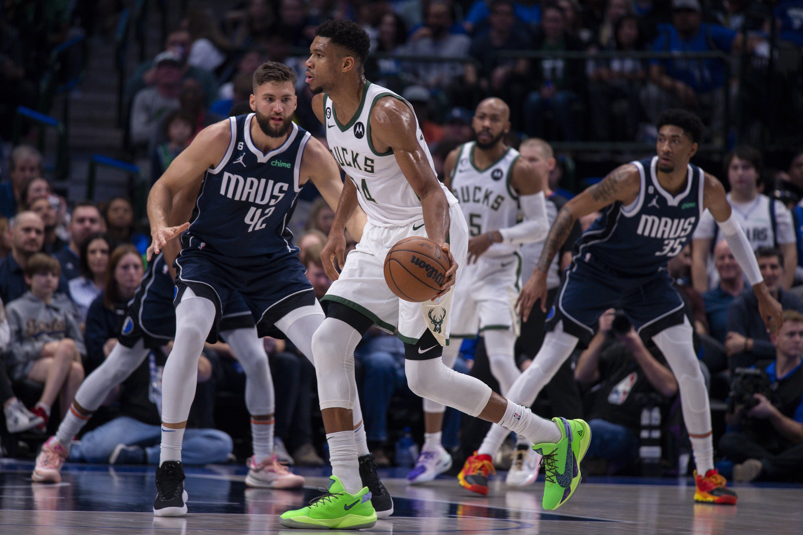 Dallas Mavs Injury News: Christian Wood Fractures Thumb; Tim Hardaway ...