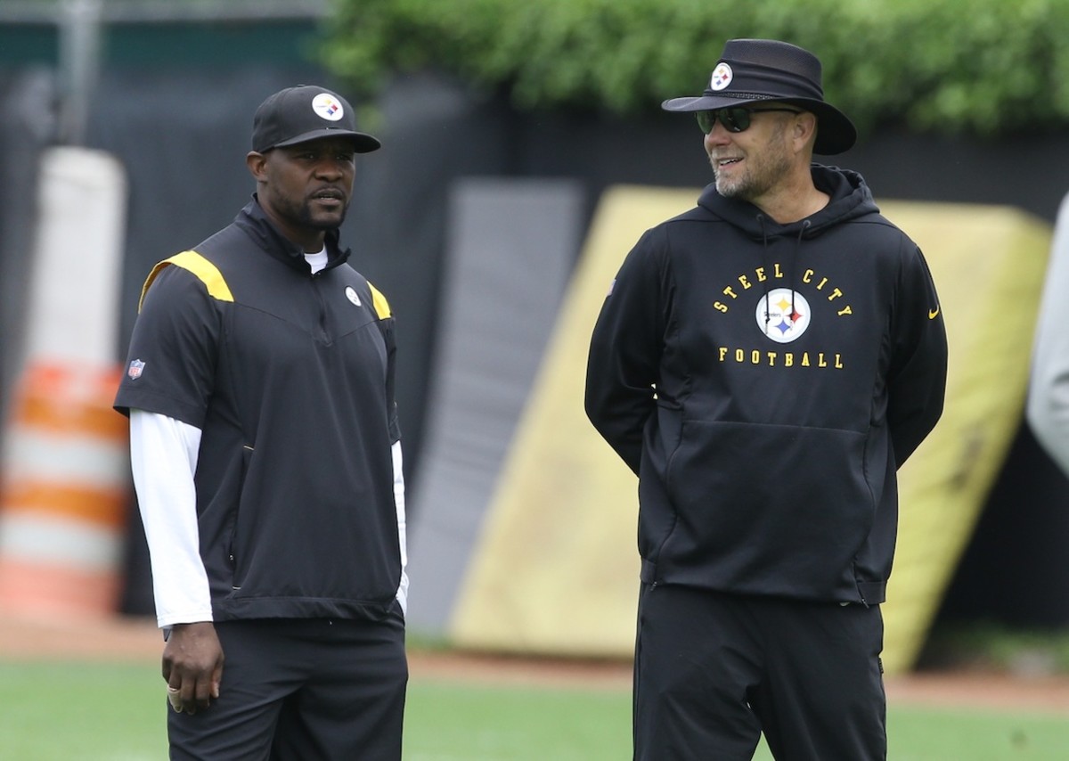 Steelers LB Coach Brian Flores Interviews for Falcons DC Job