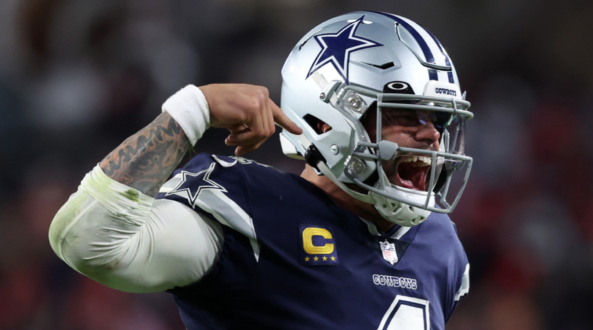 Cowboys quarterback Dak Prescott yells a play at the team during a game.