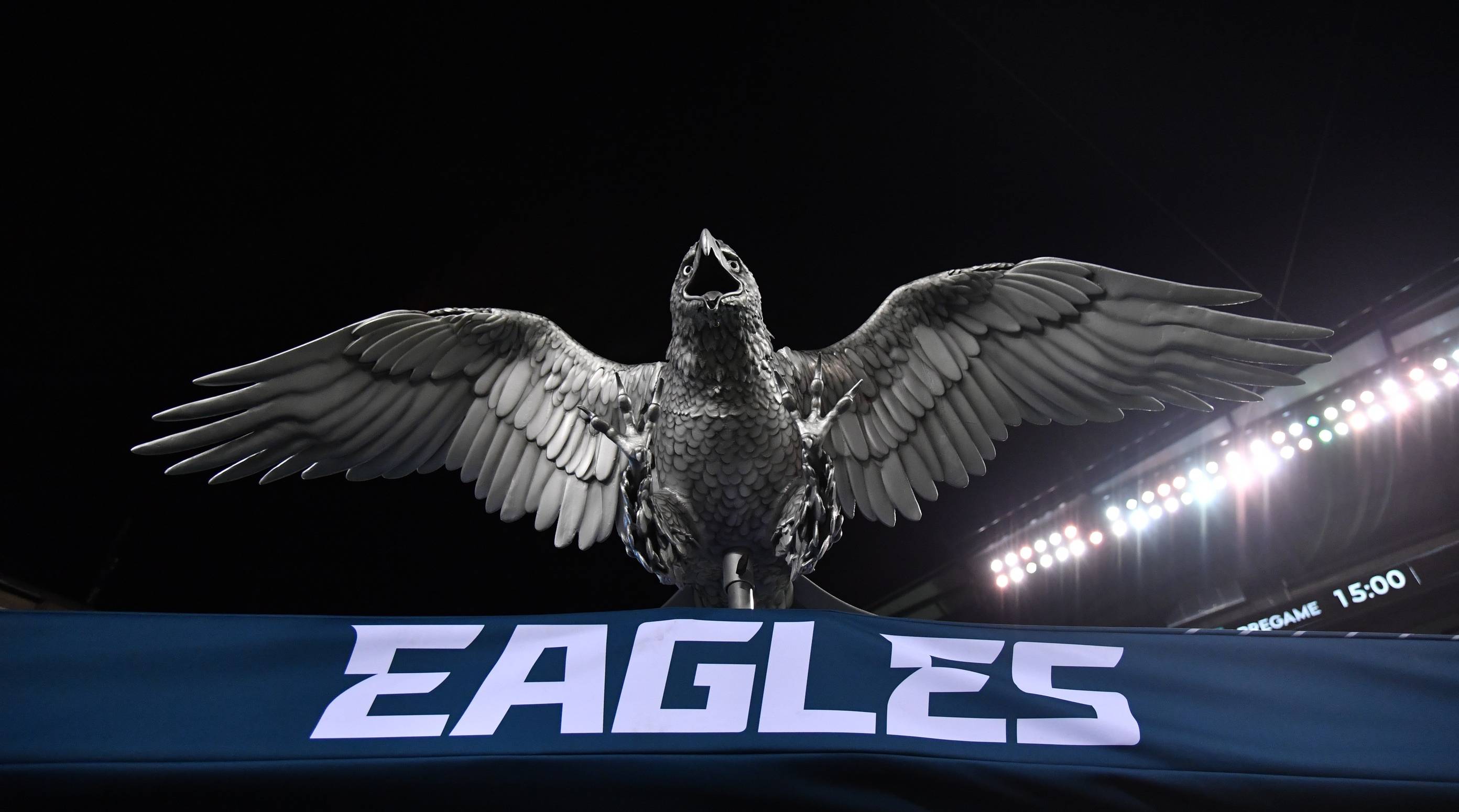 Philadelphia Eagles vs. New York Giants. Fans support on NFL Game.  Silhouette of supporters, big screen with two rivals in background Stock  Photo - Alamy