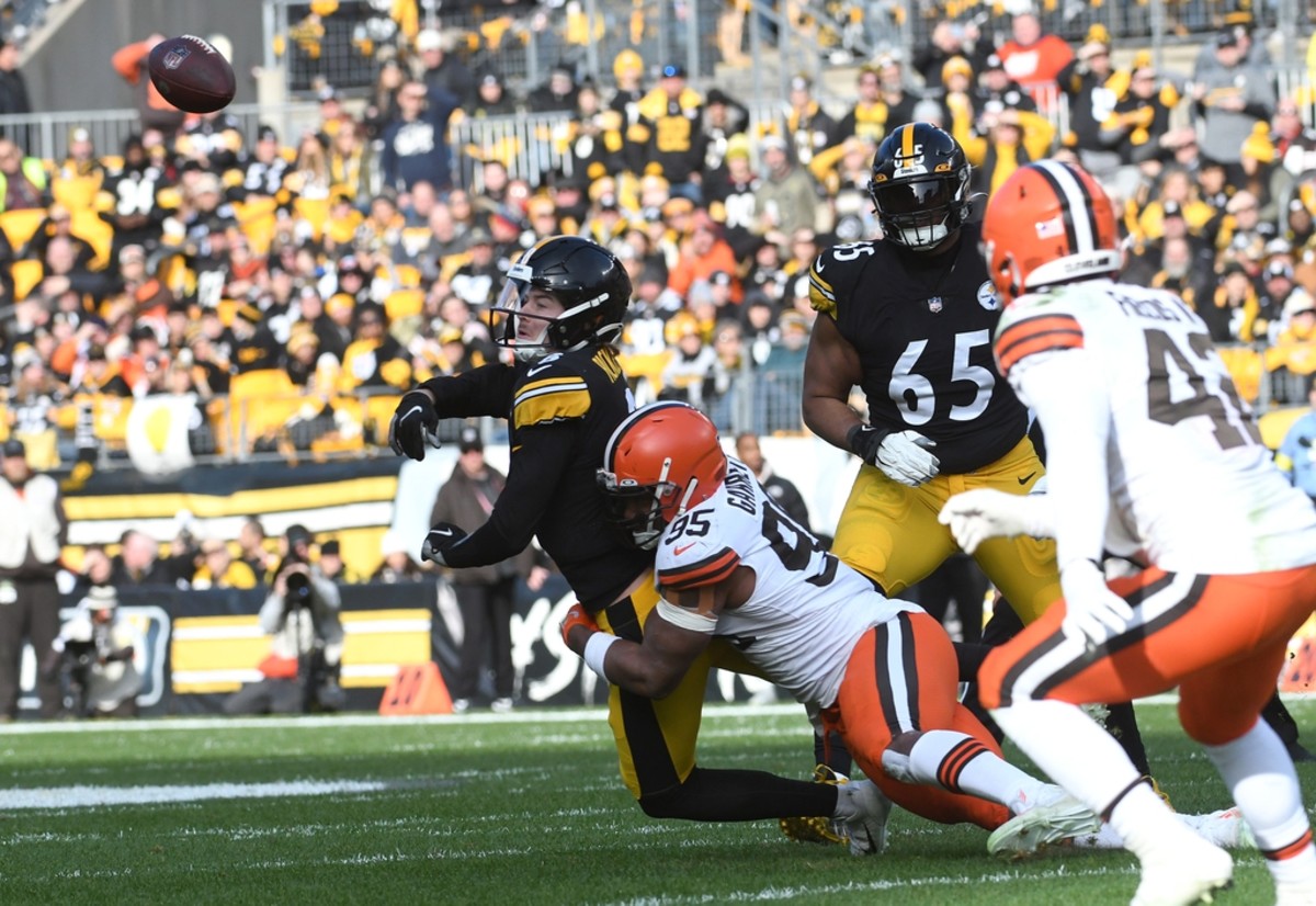 Browns Myles Garrett and Joel Bitonio Awarded Local PFWA Honors - Sports  Illustrated Cleveland Browns News, Analysis and More