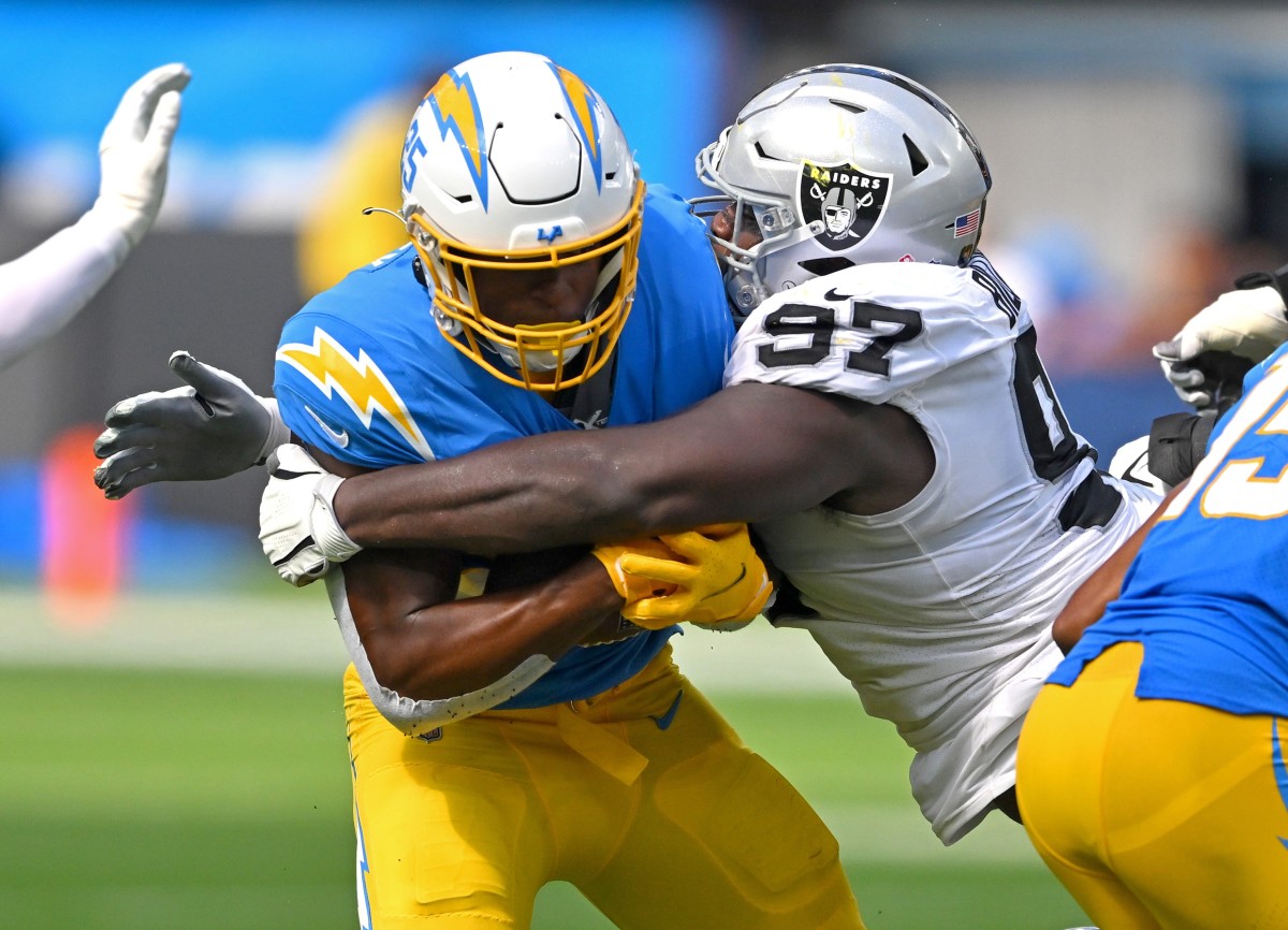 Raiders sign defensive tackle Andrew Billings