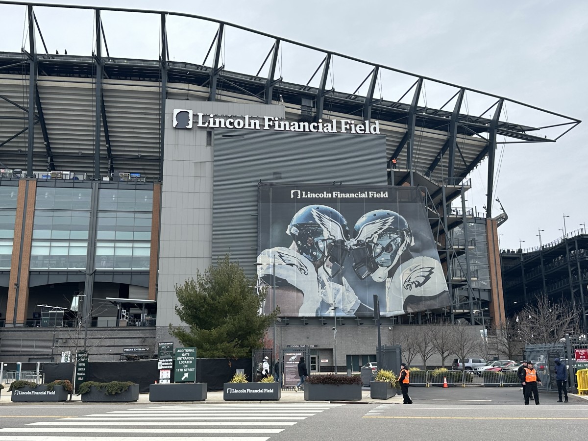 Lincoln Financial Field was Rockin' Hours Before Kickoff - Sports