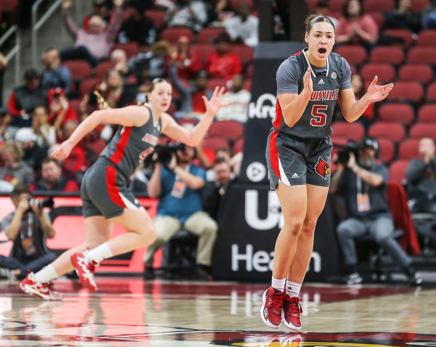 Second Half Surge Powers Louisville Womens Basketball Past Syracuse Sports Illustrated