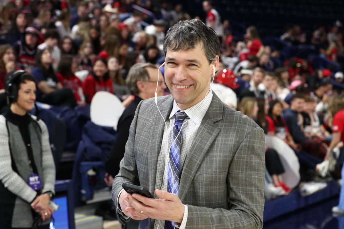 Focus turns to college basketball transfer portal after UConn wins