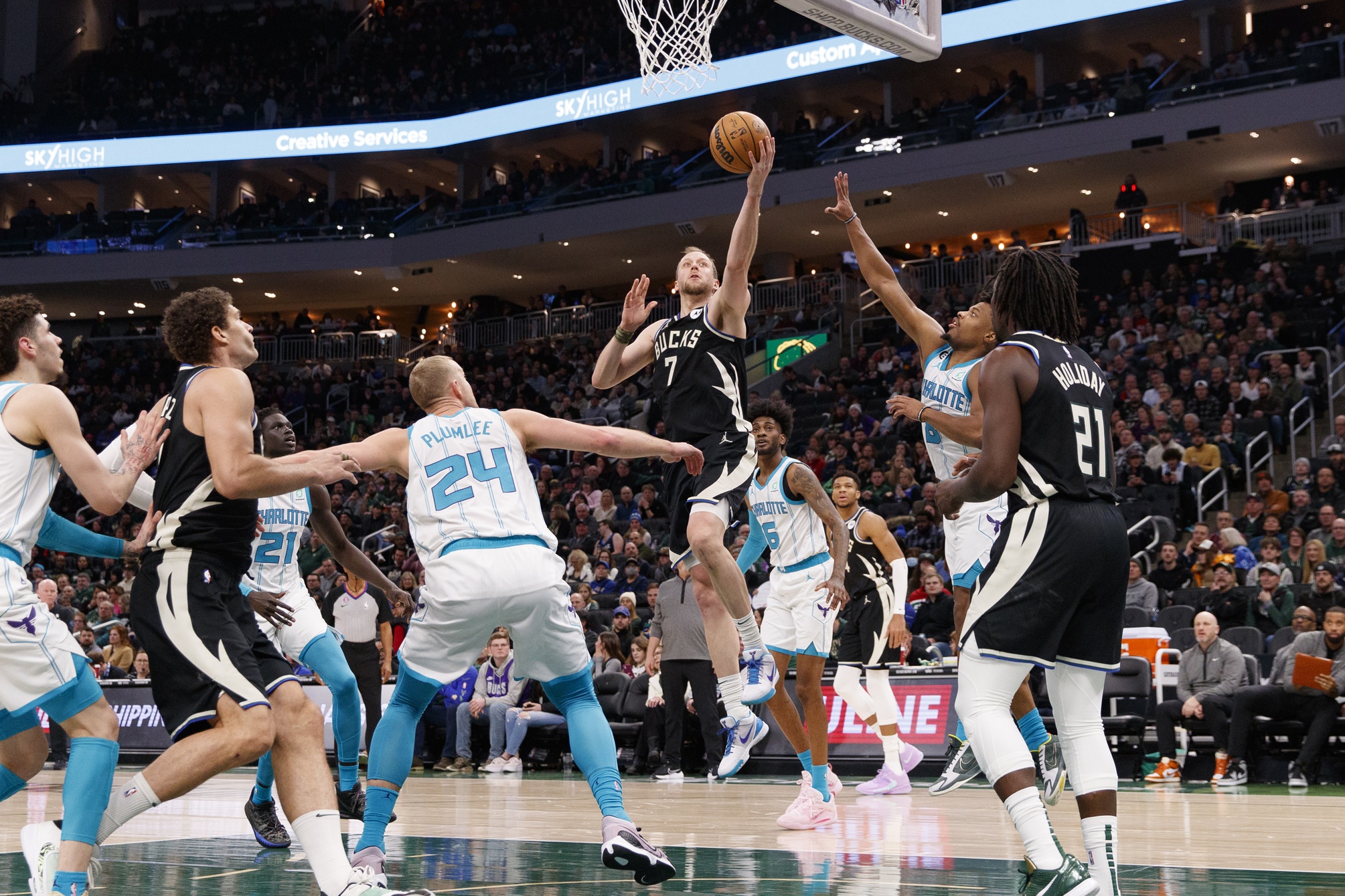 Milwaukee Bucks' Joe Ingles during the second half of an NBA basketball  game against the Toronto Raptors Tuesday, Jan. 17, 2023, in Milwaukee. The  Bucks won 130-122. (AP Photo/Morry Gash Stock Photo - Alamy