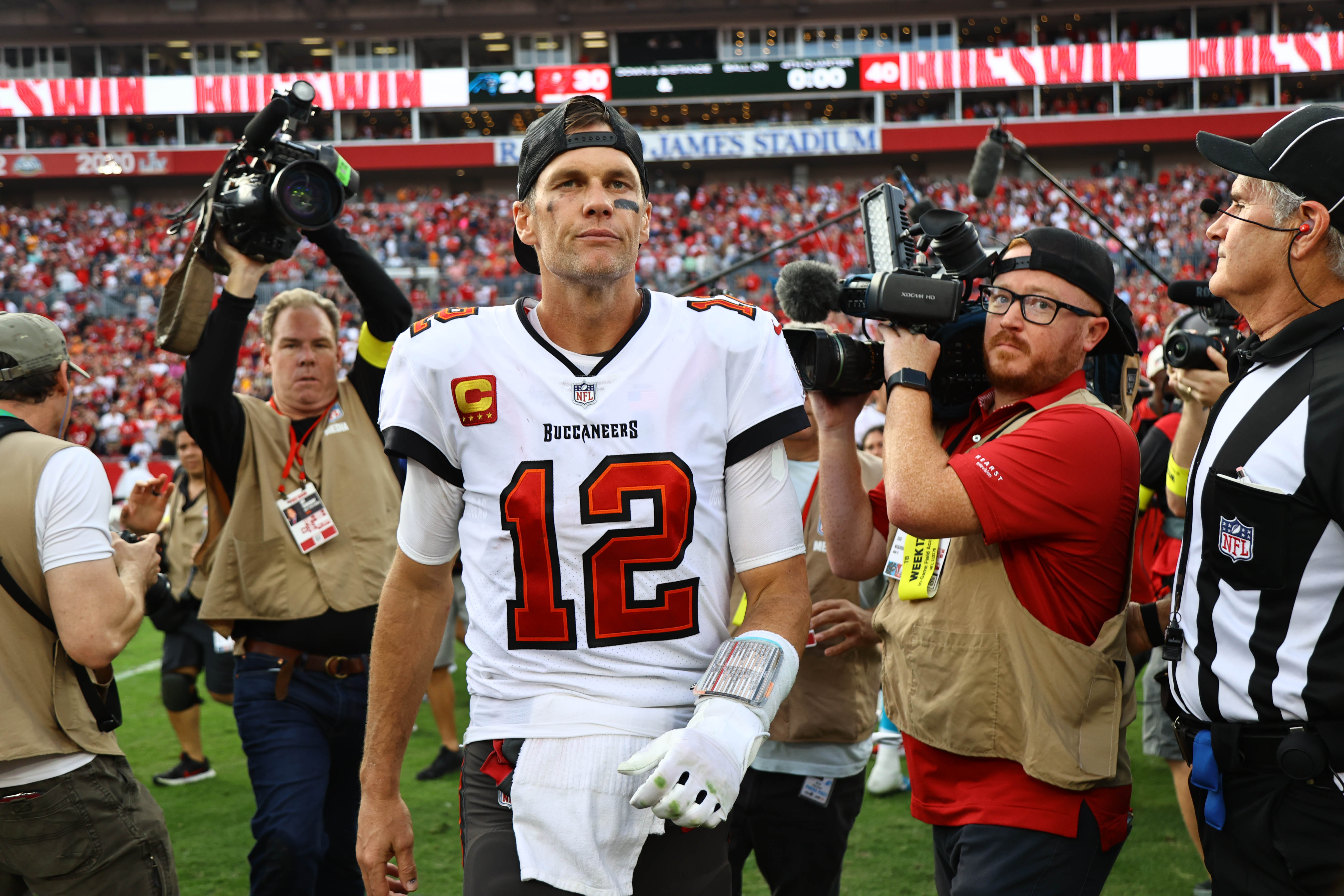 Patriots fans react to news of Tom Brady's retirement