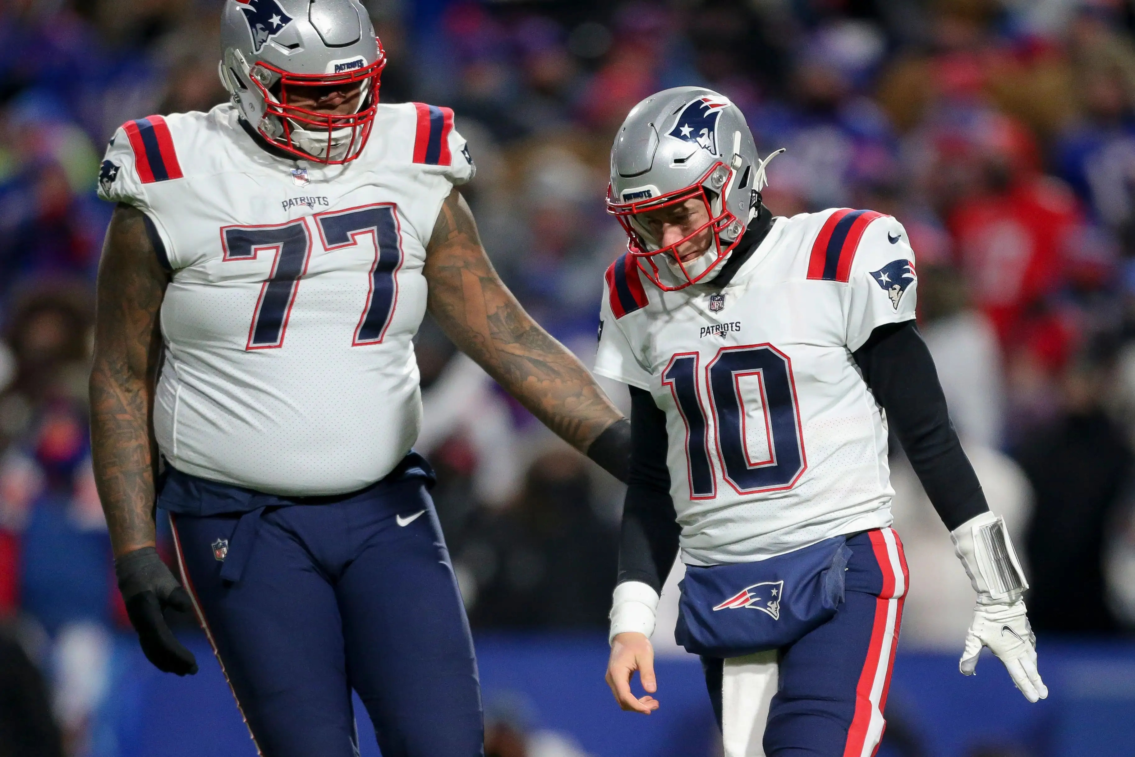 Trent Brown lauds Mac Jones, says Patriots' coaches 'let me be me'