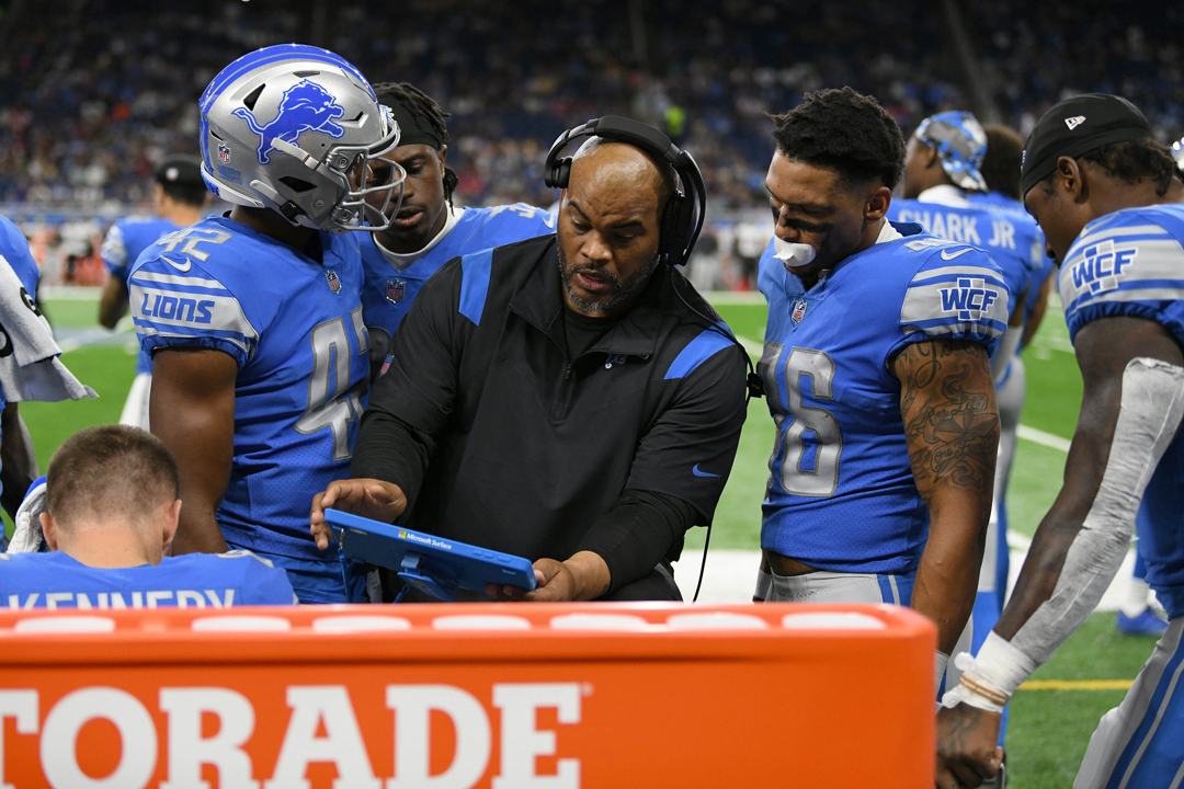 Hard Knocks': Duce Staley and Aaron Glenn get into it at practice