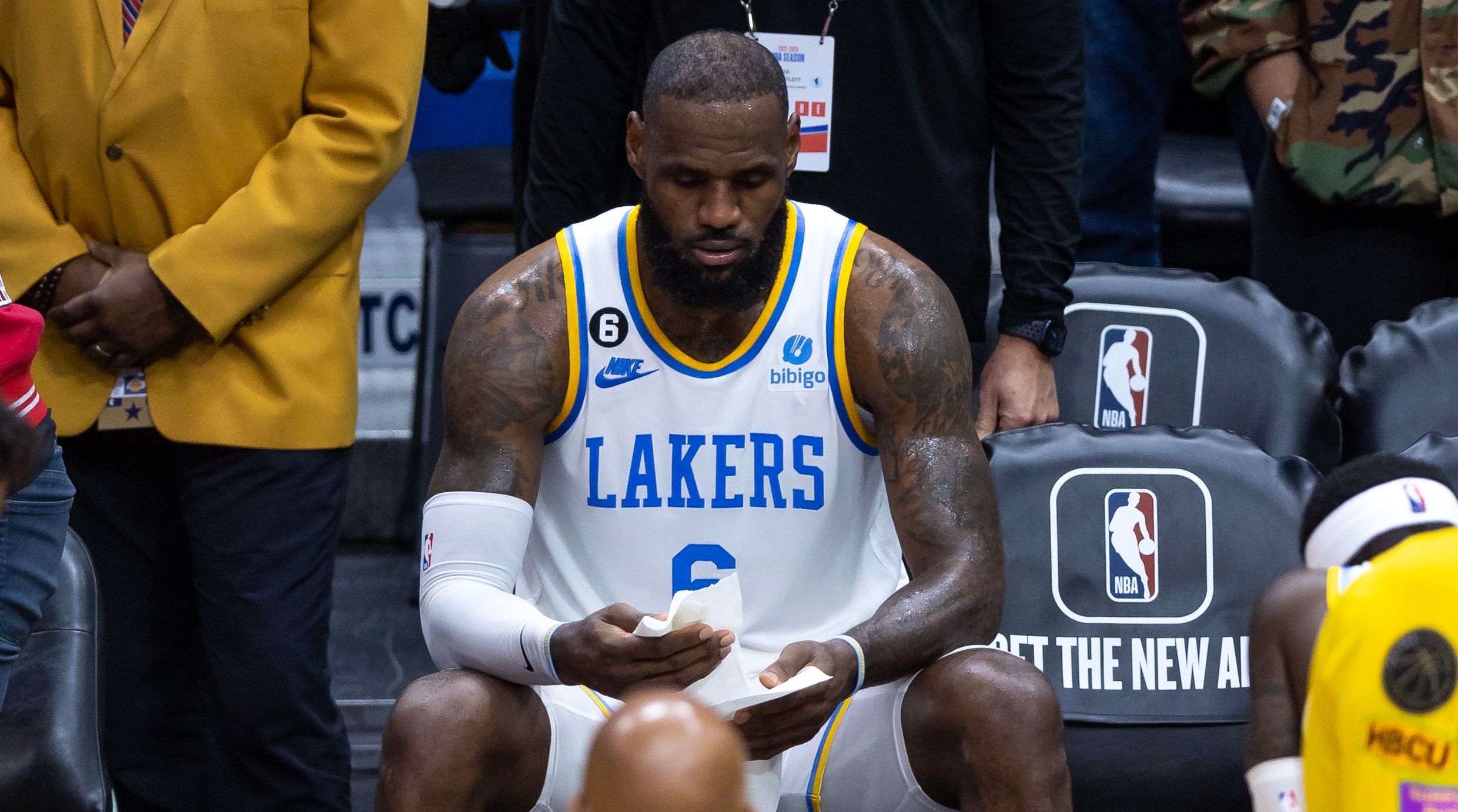 LeBron James Reacts To Lakers’ Failure To Acquire Kyrie Irving ...