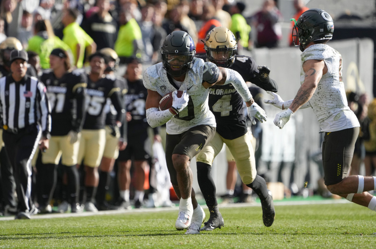 Oregon Ducks cornerback Christian Gonzalez