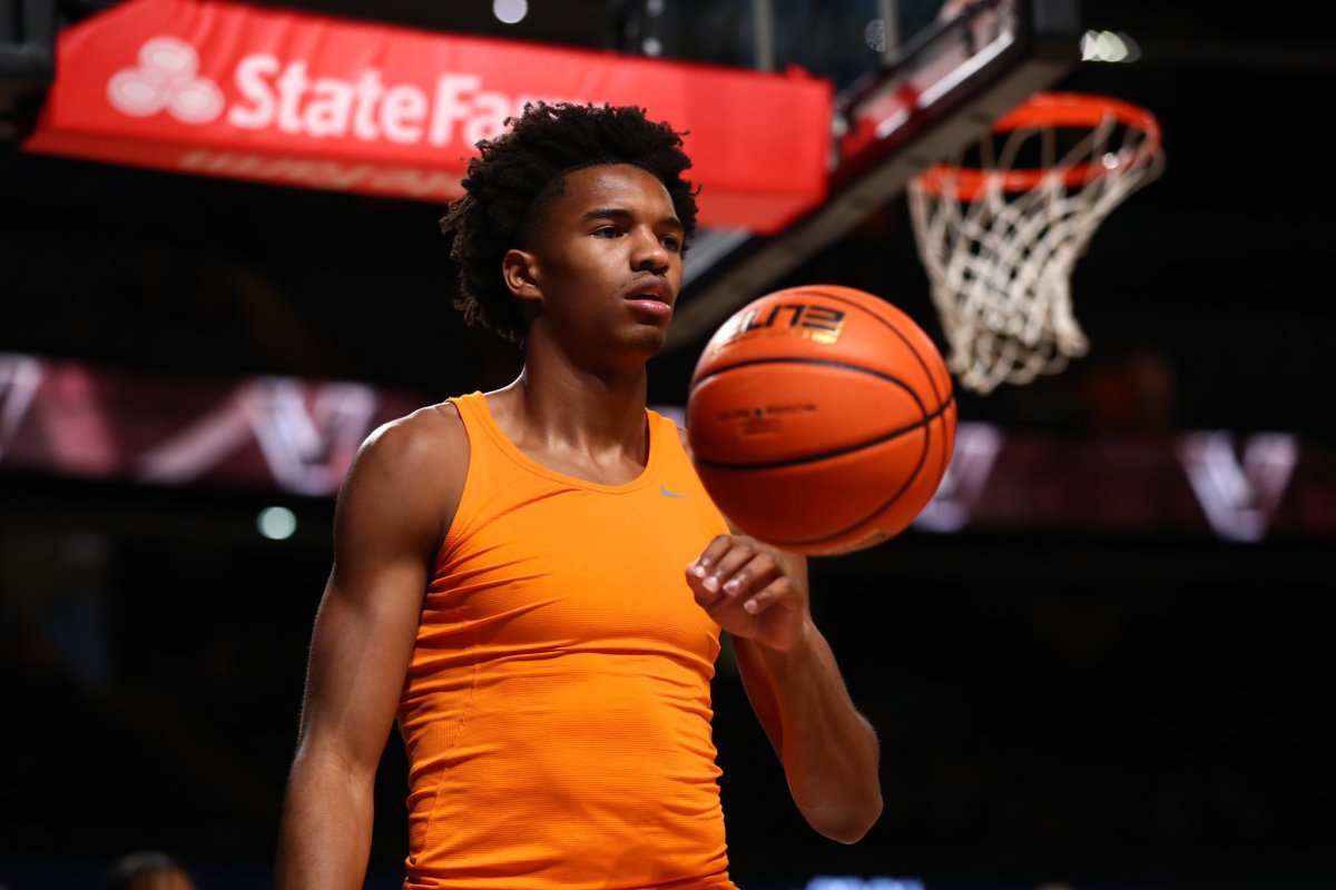 Julian Phillips Enters Transfer Portal, Leaves Tennessee Basketball -  Sports Illustrated Tennessee Volunteers News, Analysis and More