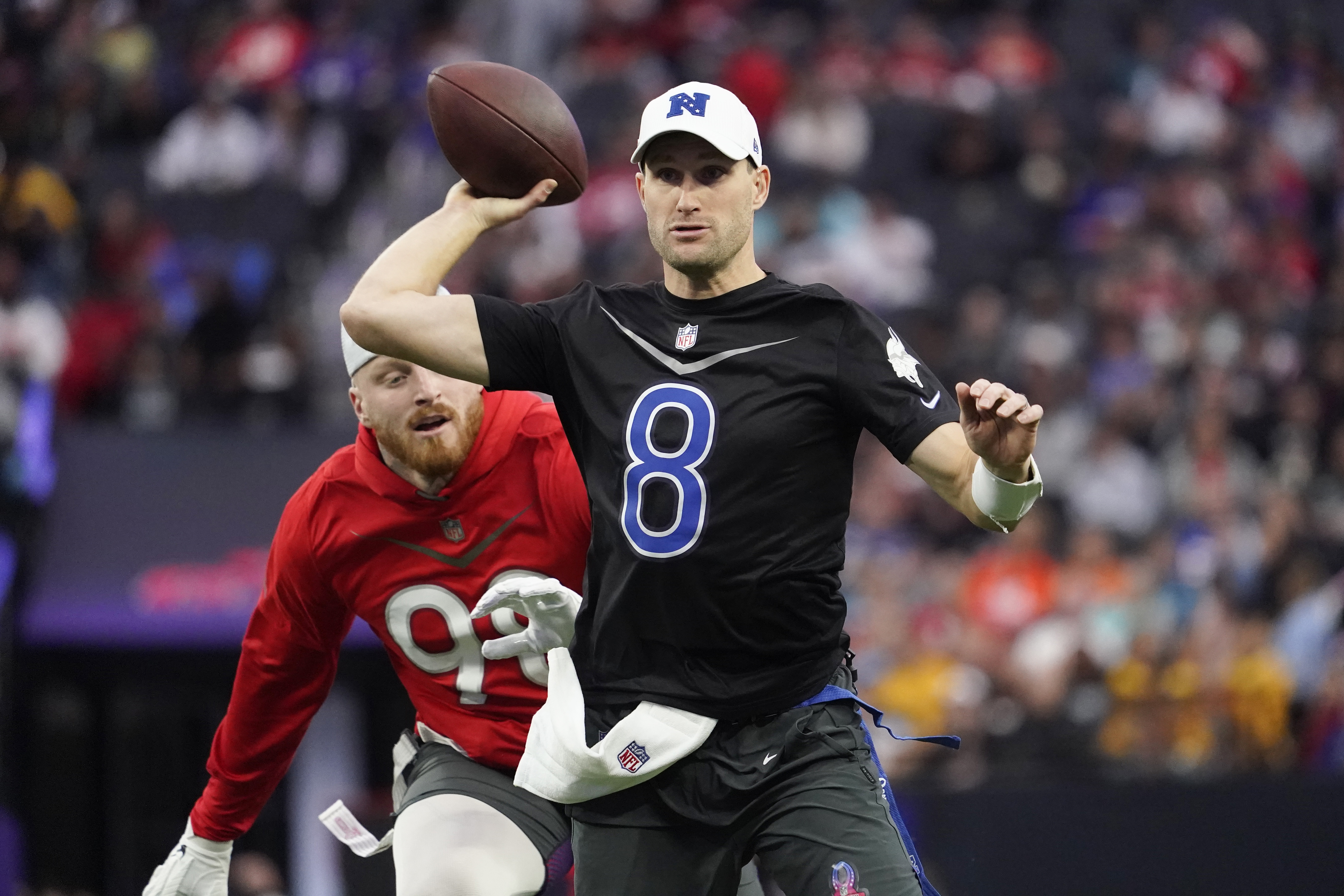 Vikings QB Kirk Cousins odes to Tom Brady, in chains, at NFL Honors show