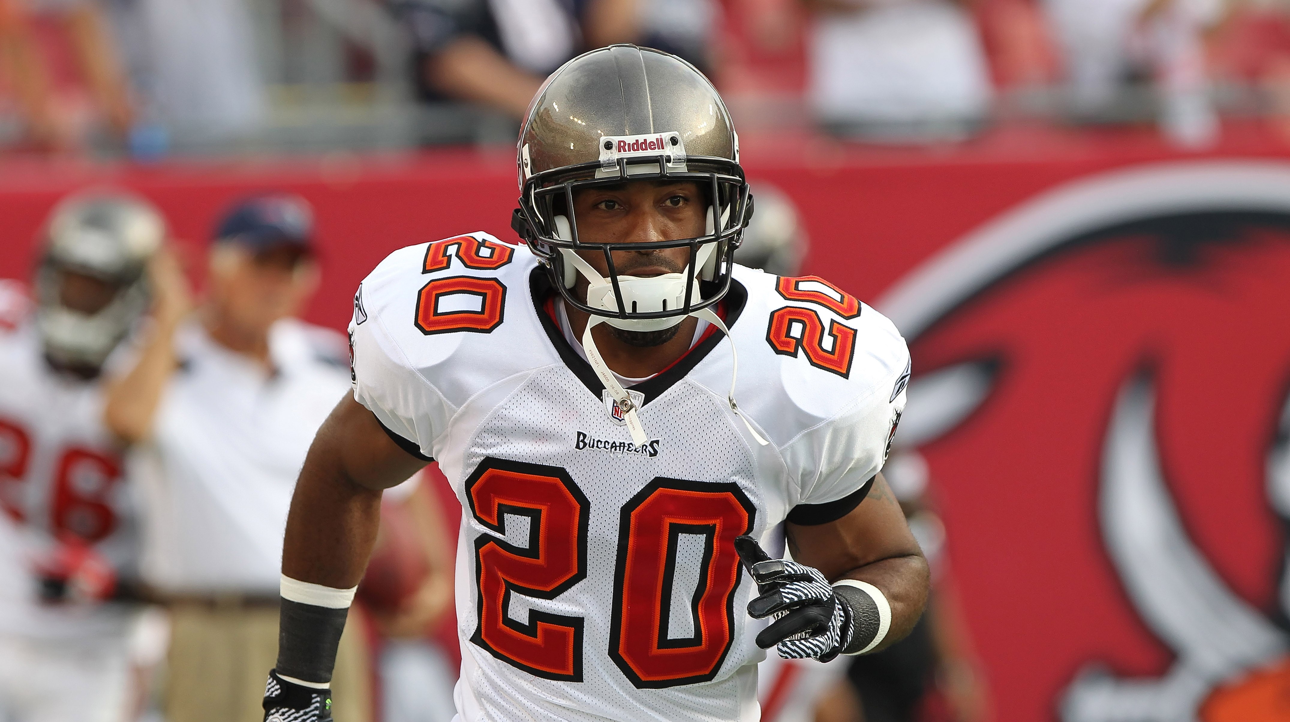 Ronde Barber a Pro Football Hall of Fame Finalist for Third-Straight Year -  Sports Illustrated Virginia Cavaliers News, Analysis and More