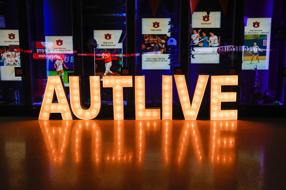 AUTLIVE sign Auburn vs Alabama basketball