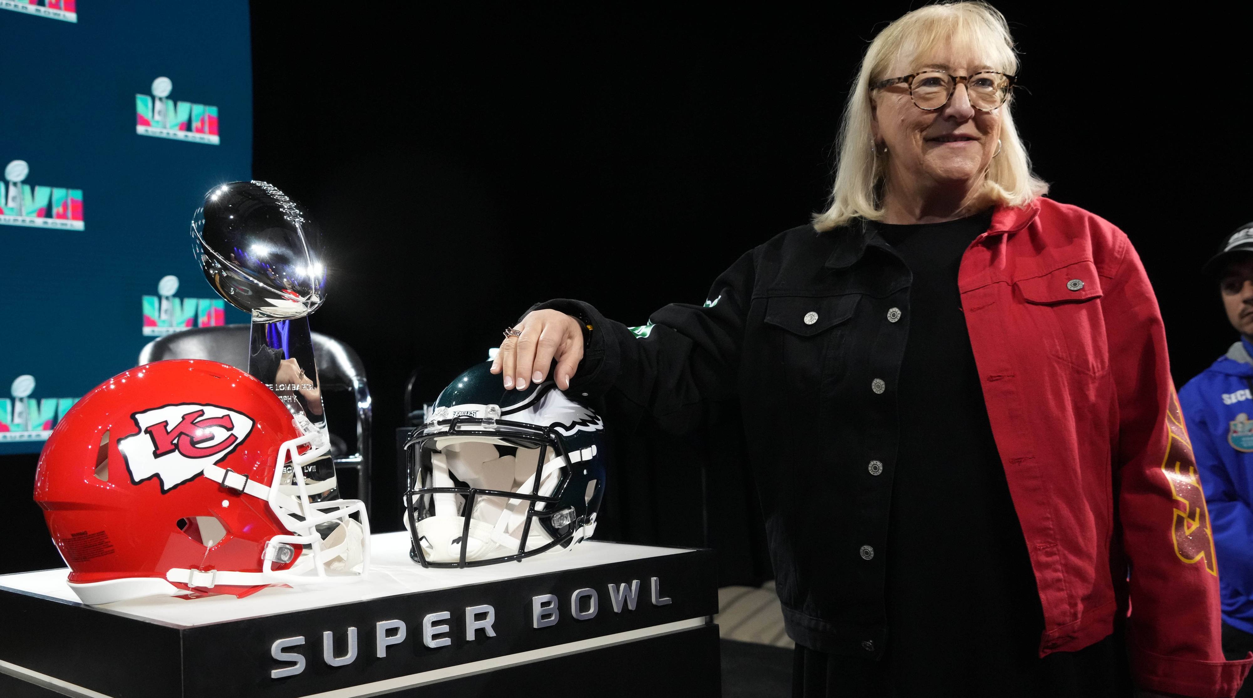 Donna Kelce adds to split Chiefs-Eagles apparel for Super Bowl