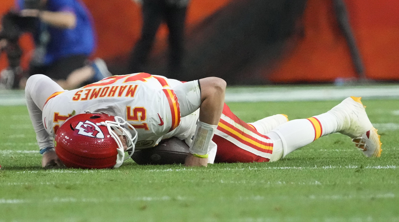 Mahomes' legend grows after re-aggravating ankle injury in Super